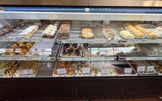For Over A Century, This Illinois Pastry Counter Has Been Filling Cannoli By Hand