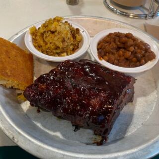 12 North Carolina BBQ Plates That Make One Visit Turn Into a Standing Habit