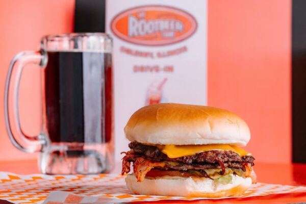 These 10 Illinois Drive-Ins Still Serve Families The Way They Did Decades Ago