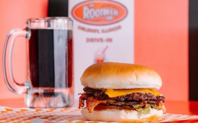 These 10 Illinois Drive-Ins Still Serve Families The Way They Did Decades Ago