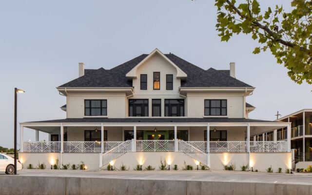 This 1912 Oklahoma City Mansion Hides a Brunch Spot, Porch Seating, and Lavender Lemonade