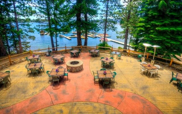 This Oregon Lake Retreat Rents Cozy Cabins and Boats With Dinner Served Right on the Shore