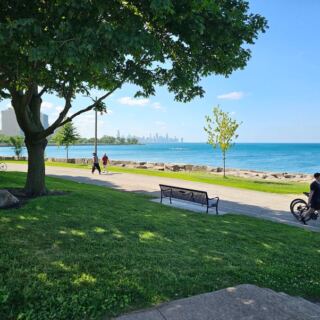 This Illinois Lakefront Park Hands You Chicago Skyline Views Without The Beach Crowds