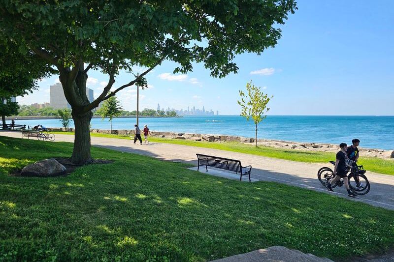This Illinois Lakefront Park Hands You Chicago Skyline Views Without The Beach Crowds