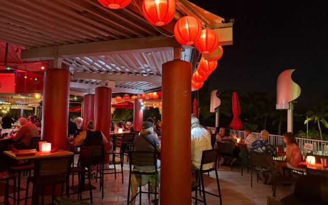 This Waikiki Oceanfront Hangout Pairs Live Music and a Hidden Lava Lounge Bar With Open-Air Ocean Views