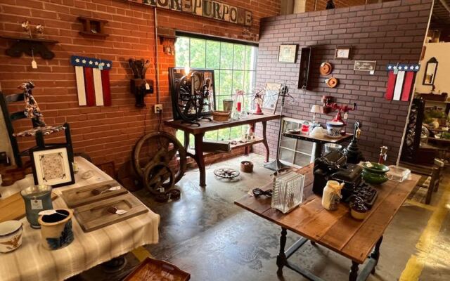 8 North Carolina Antique Malls Where a Quick Look Around Turns Into a Whole Afternoon