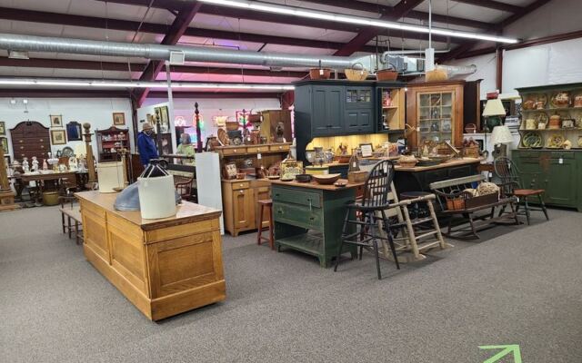 Over A Thousand Antique Booths Wait Inside Ohio’s Sprawling Heart Of Ohio Antique Center