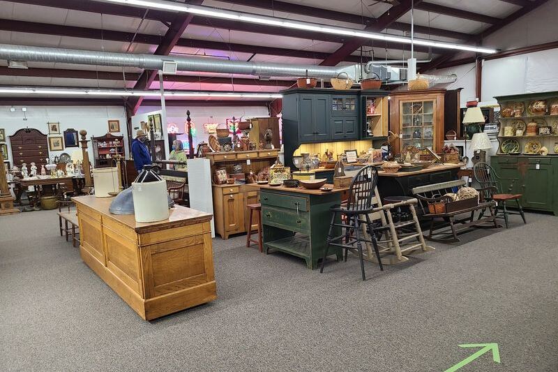 Over A Thousand Antique Booths Wait Inside Ohio’s Sprawling Heart Of Ohio Antique Center