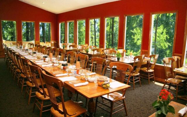 At Hilltop Herb Farm Near Cleveland, Texas, Lunch Comes Straight From the Garden Beds Around You