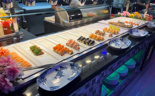 This South Carolina Buffet Serves Up Endless Crab Legs at Dinner and Handcrafted Sushi Without Draining Your Wallet
