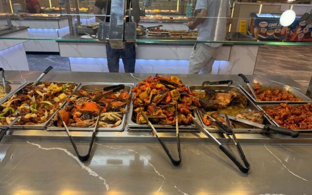 Crab Legs and Lobster Keep Coming at This All-You-Can-Eat Georgia Buffet Near Atlanta