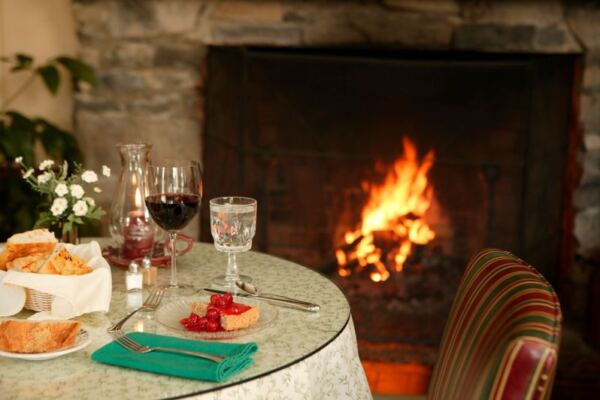 This Tennessee Mountain Inn Serves Country Dinners on a Porch Overlooking the Smokies