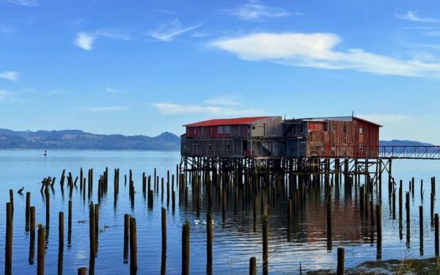 These 9 Oregon Coast Towns Got So Popular That Locals Now Plan Around the Crowds