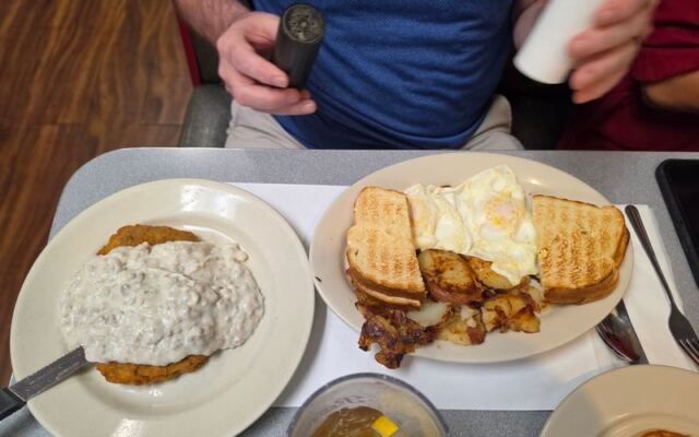 11 Florida Diners Where a Full Breakfast Plate Still Costs Less Than a Fancy Latte