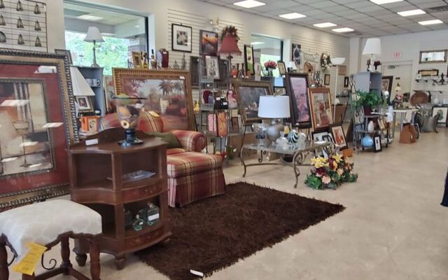 This Enormous Ohio Consignment Store Hides Treasures On Every Shelf, And An Hour Is Never Enough
