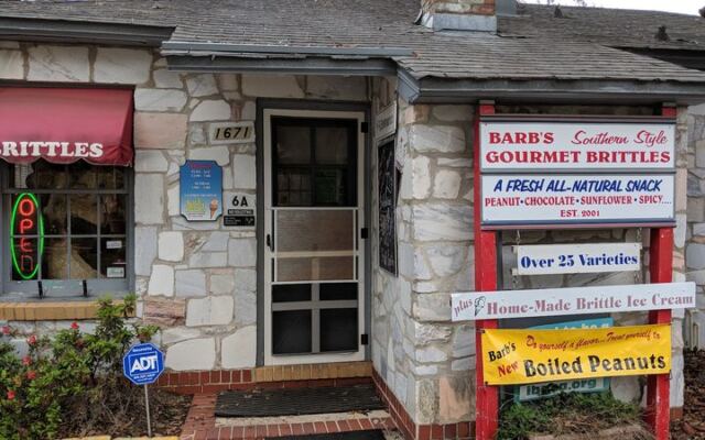 Why Do Panhandle Drivers Keep Pulling Over at These 9 Florida Boiled Peanut Stands?