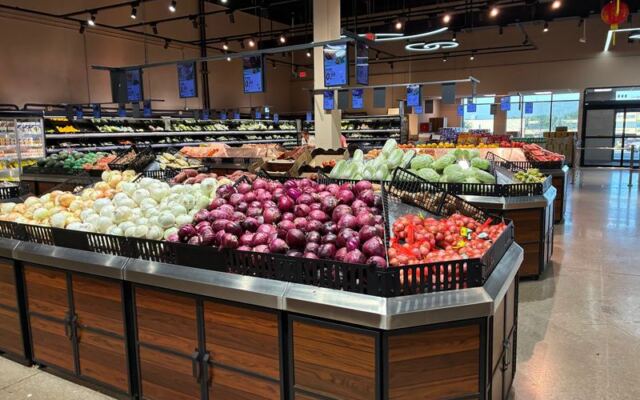 This Ohio Asian Market Hides A Whole Food Court Past The Checkout Lanes