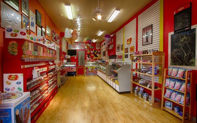 Old Florida Fudge Gets Stirred in Copper Kettles Right Before Your Eyes at This Mount Dora Shop