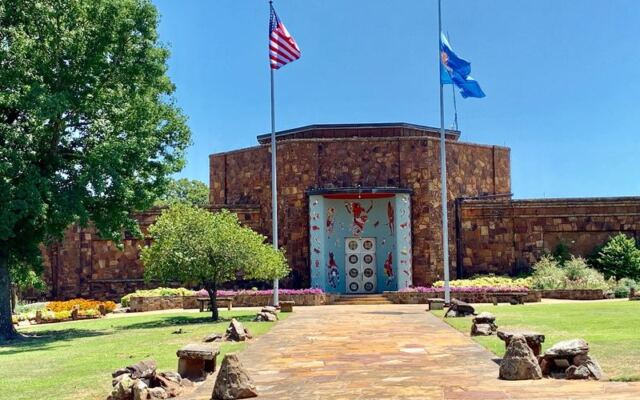 Tour the Woolaroc Ranch Where Bison Roam Past an Oilman’s 1920s Lodge