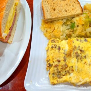 This Philly Diner Turns the City’s Famous Cheesesteak Into an Omelette