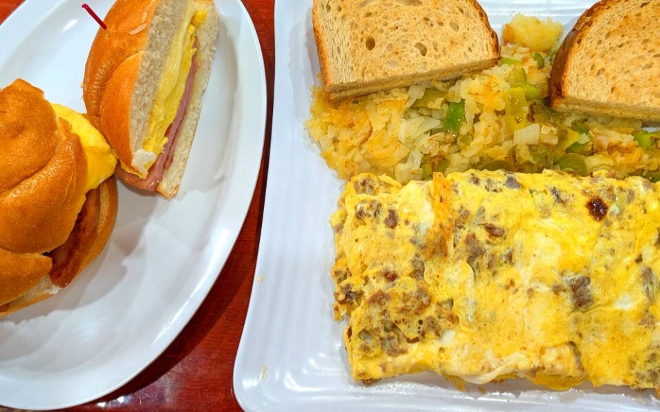 This Philly Diner Turns the City’s Famous Cheesesteak Into an Omelette