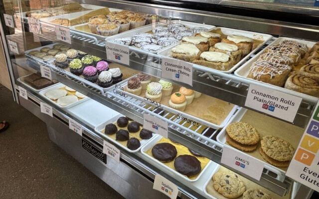 This Tennessee Bakery Makes Cream Cheese Frosted Cinnamon Rolls Without A Speck Of Gluten