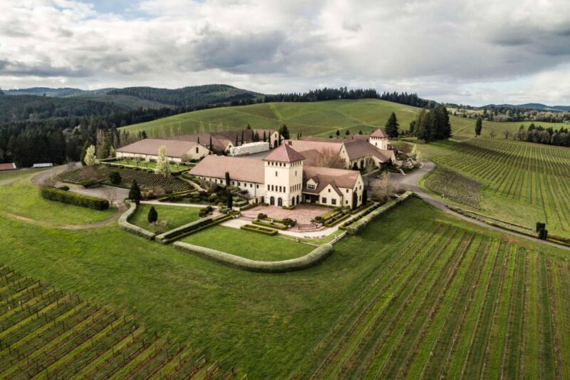 15 Incredible Wineries Across the US Wine Lovers Keep Coming Back To