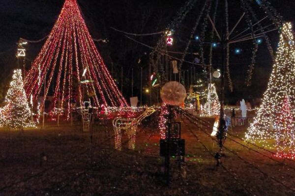 This Free North Carolina Light Show Glows With 250,000 Twinkling Bulbs and a Towering 50-Foot Tree