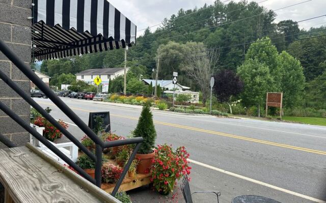 The Stop Sign Is the Busiest Thing in This Overlooked Blue Ridge Town Most North Carolinians Miss