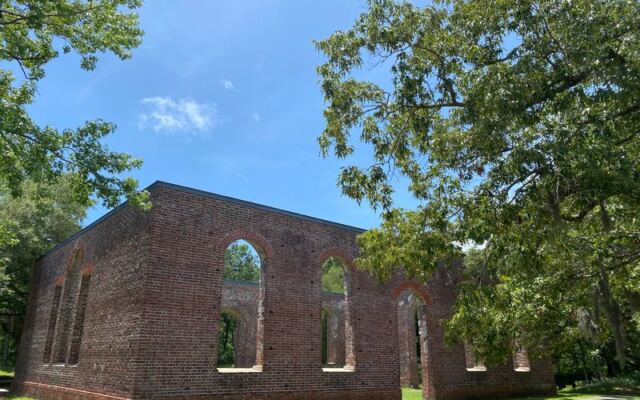 This Abandoned North Carolina Town Still Has Crumbling Walls You Can Walk Among Today