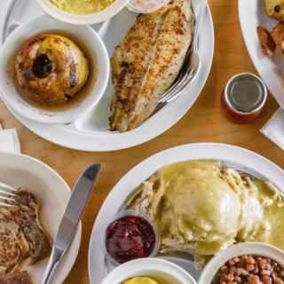 Hungry Memphians Leave This Old-School Tennessee Restaurant Carrying Takeout Boxes of Southern Comfort