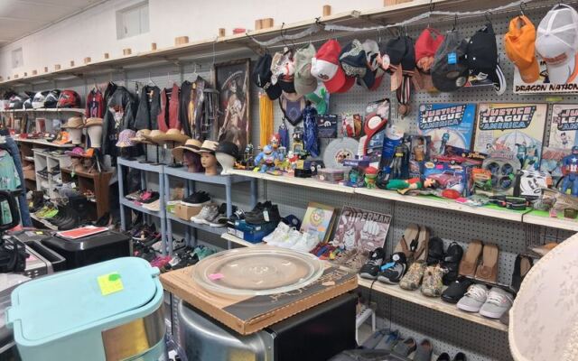 Go Bargain Hunting at This Flea Market in Jamestown, Tennessee