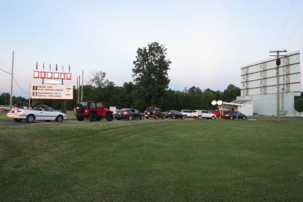 This Ohio Drive-In Near Lake Erie Still Shows Movies Beneath A Neon Sign From The 1950s