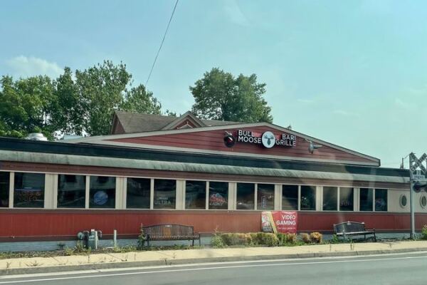 Pull Up A Seat Inside A Vintage Train Car At This Small-Town Illinois Restaurant