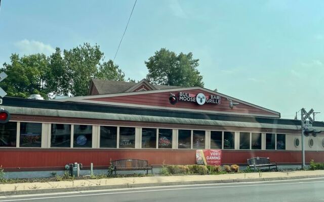 Pull Up A Seat Inside A Vintage Train Car At This Small-Town Illinois Restaurant