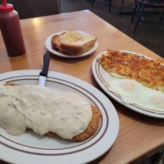 Crispy, Gravy-Smothered Chicken Fried Steak Makes This Small-Town Oregon Diner Worth the Drive