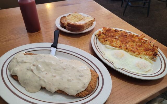 Crispy, Gravy-Smothered Chicken Fried Steak Makes This Small-Town Oregon Diner Worth the Drive