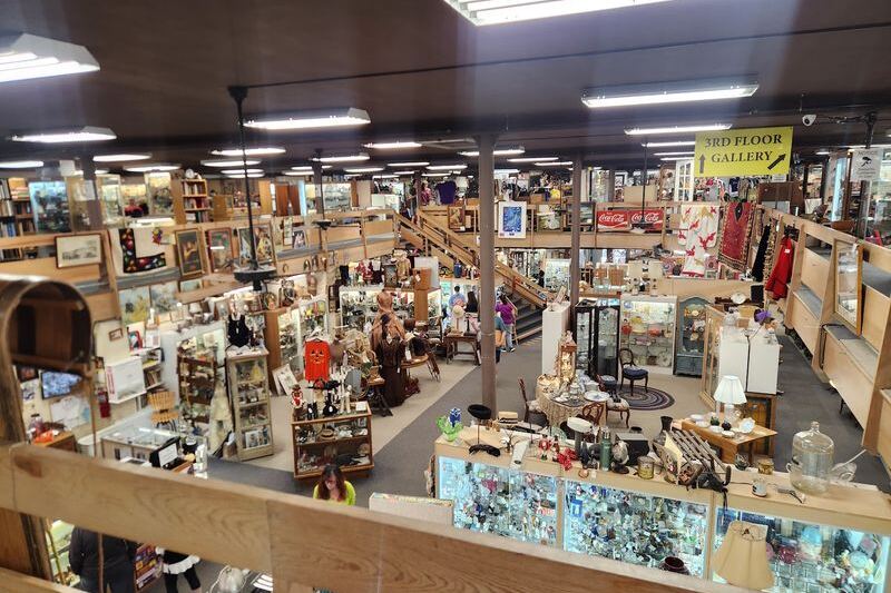 This Minnesota Vintage Mall Packs Over 65 Dealers Under One Roof, and It Beats a Dozen Thrift Trips