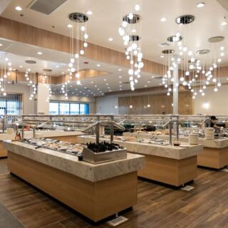This All-You-Can-Eat Seafood Buffet in Glendale, Arizona Serves Crab Legs and Raw Oysters