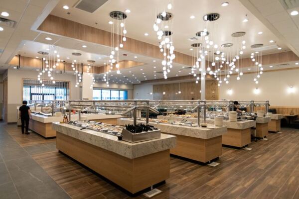This All-You-Can-Eat Seafood Buffet in Glendale, Arizona Serves Crab Legs and Raw Oysters