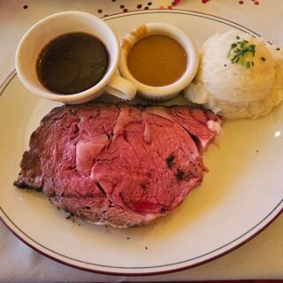 Crab Cakes, Prime Rib, and Italian Cream Cake Share the Menu at This Houston, Texas Restaurant