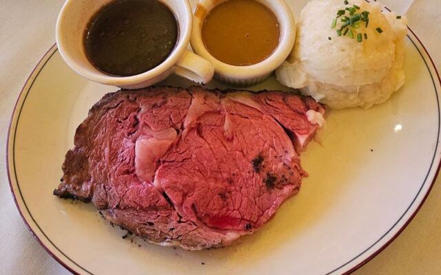 Crab Cakes, Prime Rib, and Italian Cream Cake Share the Menu at This Houston, Texas Restaurant