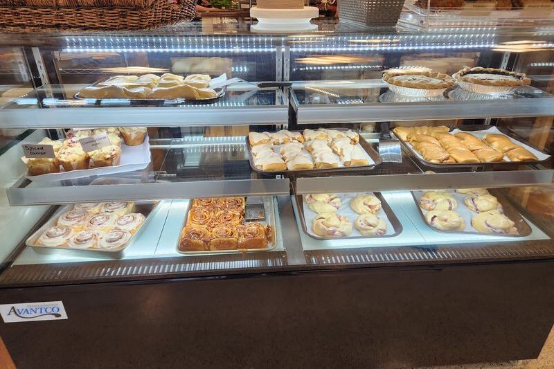 This Industrial-Park Country Bakery in California Sells Homemade Bread and Pies at Reasonable Prices
