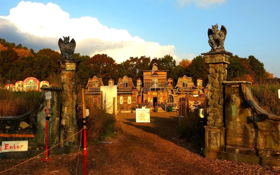 This Michigan Haunted Manor Has a Creepy Asylum, House of Wax, and Haunted Hayride