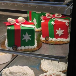 Weber’s Bakery in Chicago: Nearly a Century of Cakes, Whipped Cream, and Family Baking