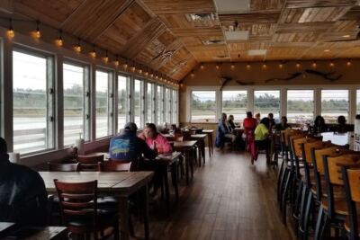 On Morehead City’s Harbor, This Long-Running North Carolina Seafood Spot Serves Fresh Catches Worth The Return Drive