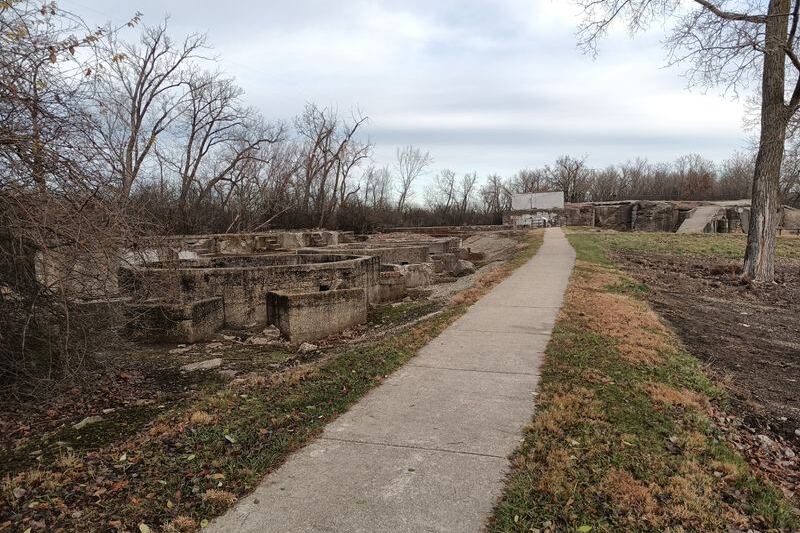 This Illinois Trail Walks You Right Up To The Crumbling Ruins Of A Forgotten Industrial Town