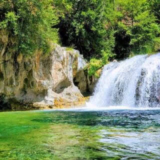 There’s a Turquoise Swimming Hole Hiding in Arizona Where You Swim Right Below a Waterfall
