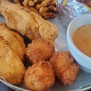 This Tennessee Catfish Spot Hides So Well You’ll Need GPS, but Locals Know Exactly Where to Go