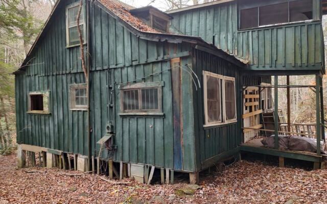 Hike 3.7 Miles Through the Tennessee Woods and You’ll Pass the Remains of an Abandoned Ghost Town